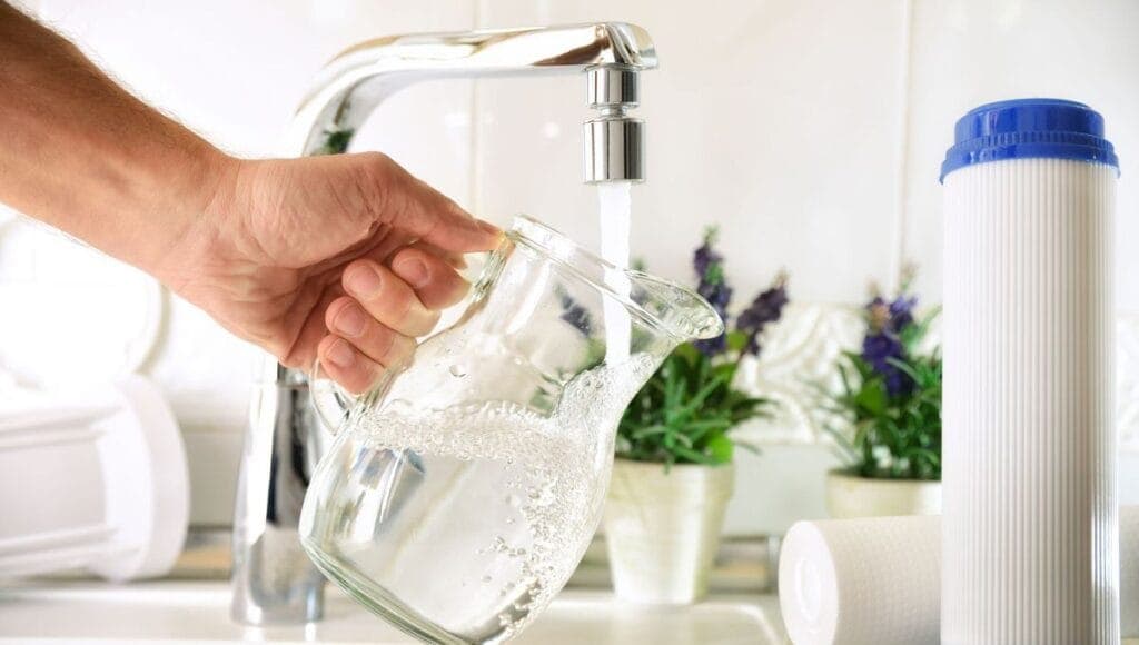 Tap water: Why and how to filter it properly at home?