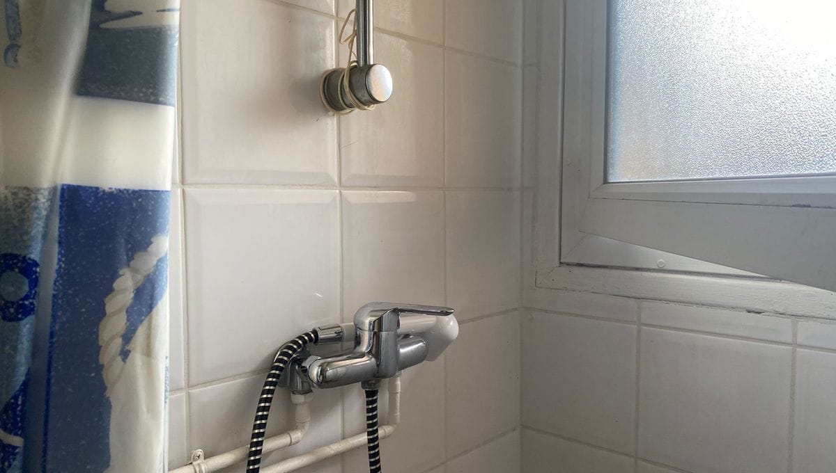 "Det kommer att förändra mitt liv": Rochefortbor återfår duschglädje efter legionellaproblem.