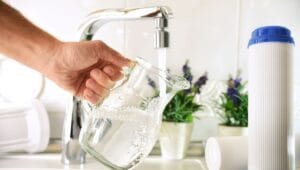 Tap water: Why and how to filter it properly at home?