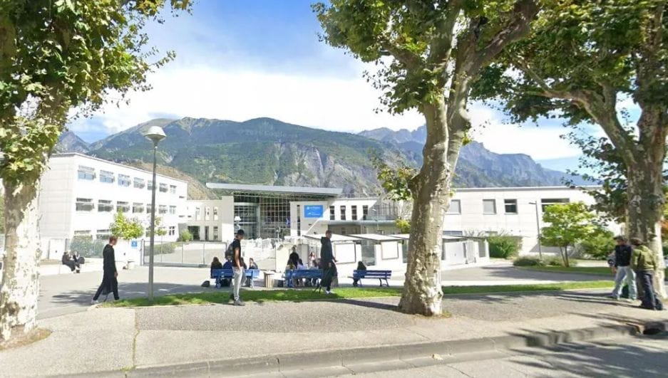 Legionella in Saint-Jean-de-Maurienne high school: Dorm reopens after treatment.
